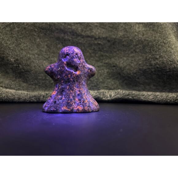 Small Yooperlite Ghost Carving UV Reactive - Picture 2 of 7